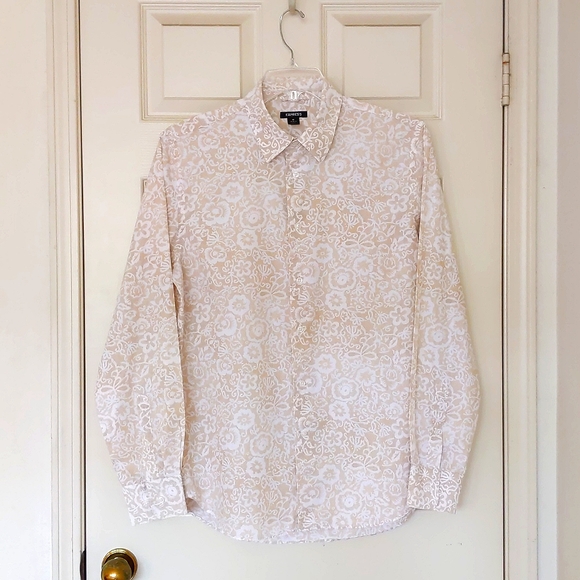 NWOT. Express Men's 100% Cotton Casual Button-Down Shirt with floral prints. - Picture 4 of 5